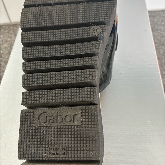 Gabor Black Patent Sandals with Gold Chain - Picture 4 of 6